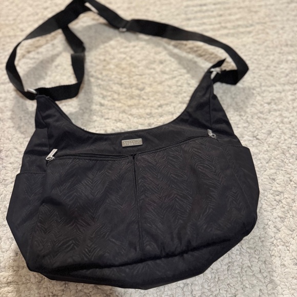 Selling shoes and bags - Picture 14 of 16